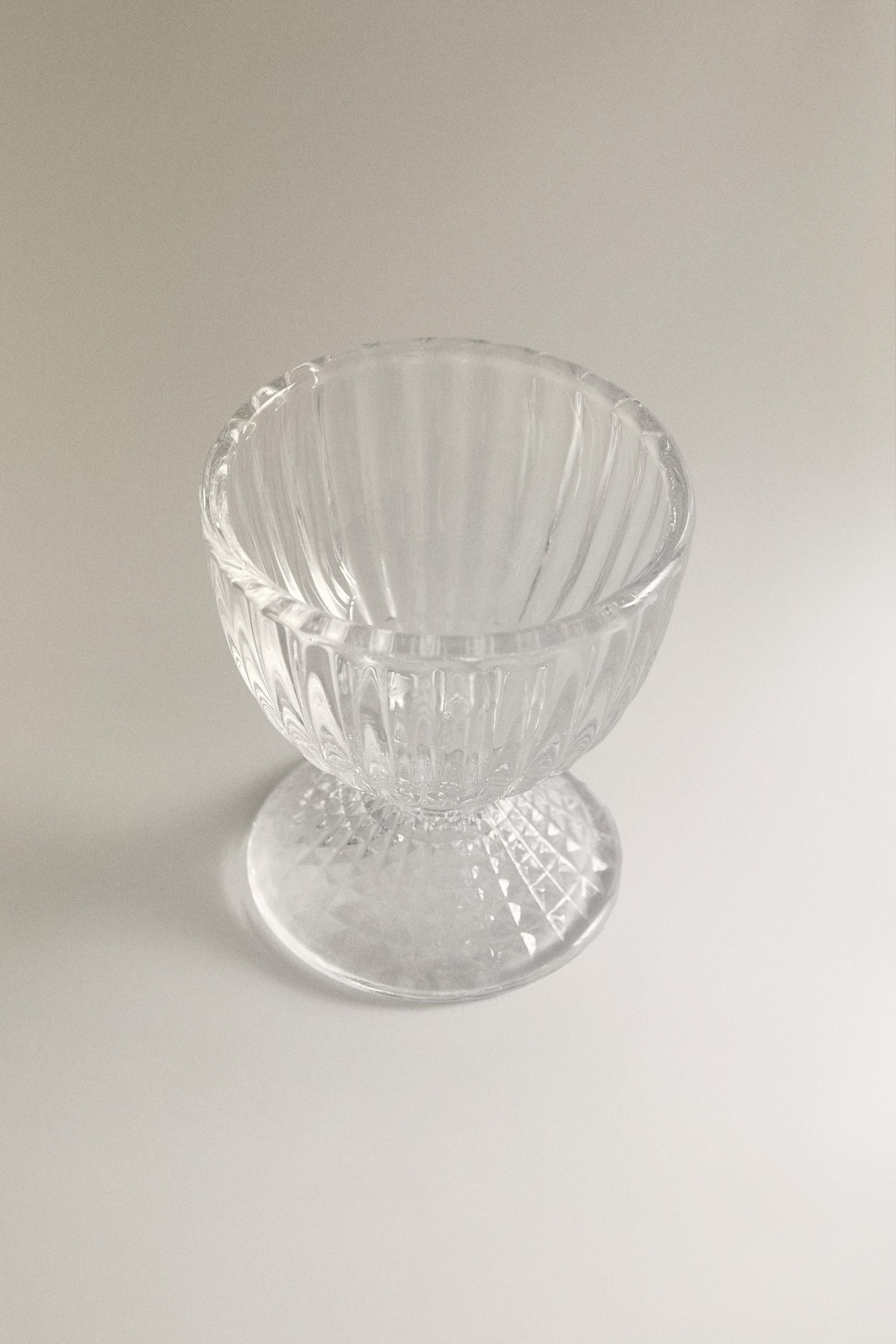 GLASS EGG CUP WITH A RAISED GEOMETRIC DESIGN